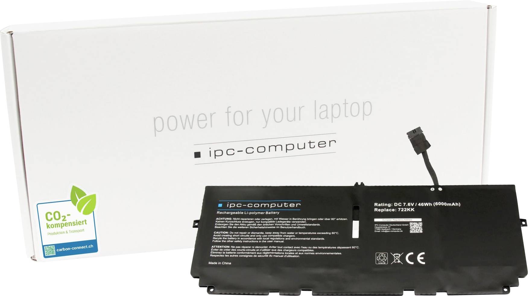 Náhradná batéria do notebooku s obalom. Etiketa batérie zobrazuje nápis 'ipc-computer'. Dizajn naznačuje environmentálne povedomie.