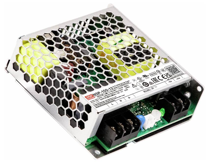 Elektrický rozvádzač s kovovým krytom zobrazujúci elektrické komponenty a štítky.