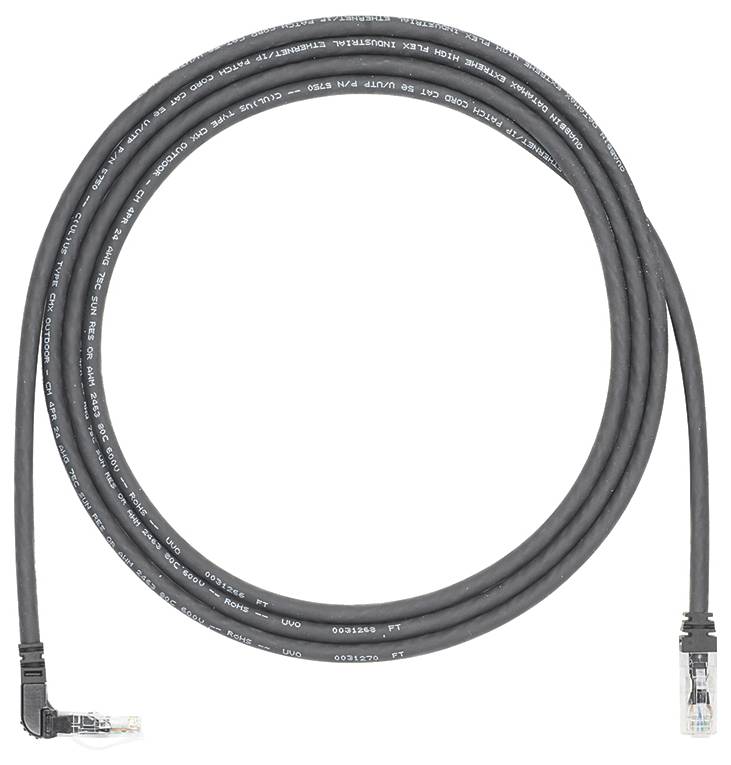 Čierny priemyselný ethernetový kábel Cat6a tienený s konektormi, stočený.