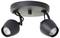 Čierne stropné svietidlo so dvomi svetlami a nastaviteľnými bodovými reflektormi, určené pre interiérové priestory.