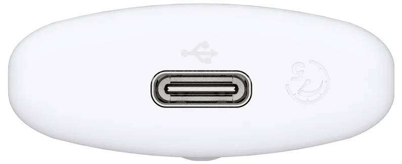 'Detailný záber USB-C nabíjacieho portu na bielom zariadení.'