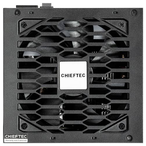 Čierna Chieftec zdroj napájania s viditeľným ventilátorom cez vzorovanú mriežku, s názvom značky na centrálnom štítku.