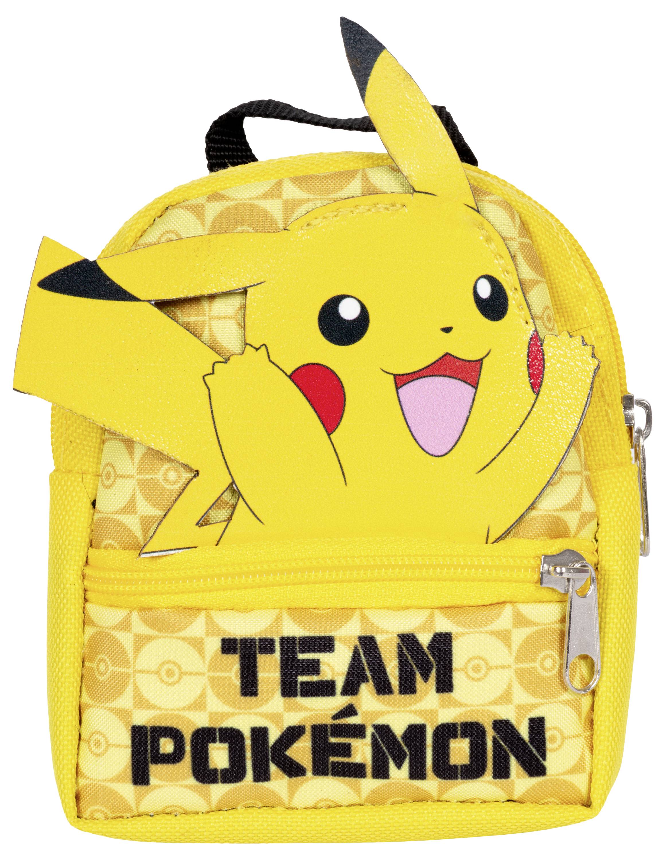 Malý žltý batoh s dizajnom Pikachu a textom 'Team Pokémon' na prednej strane.