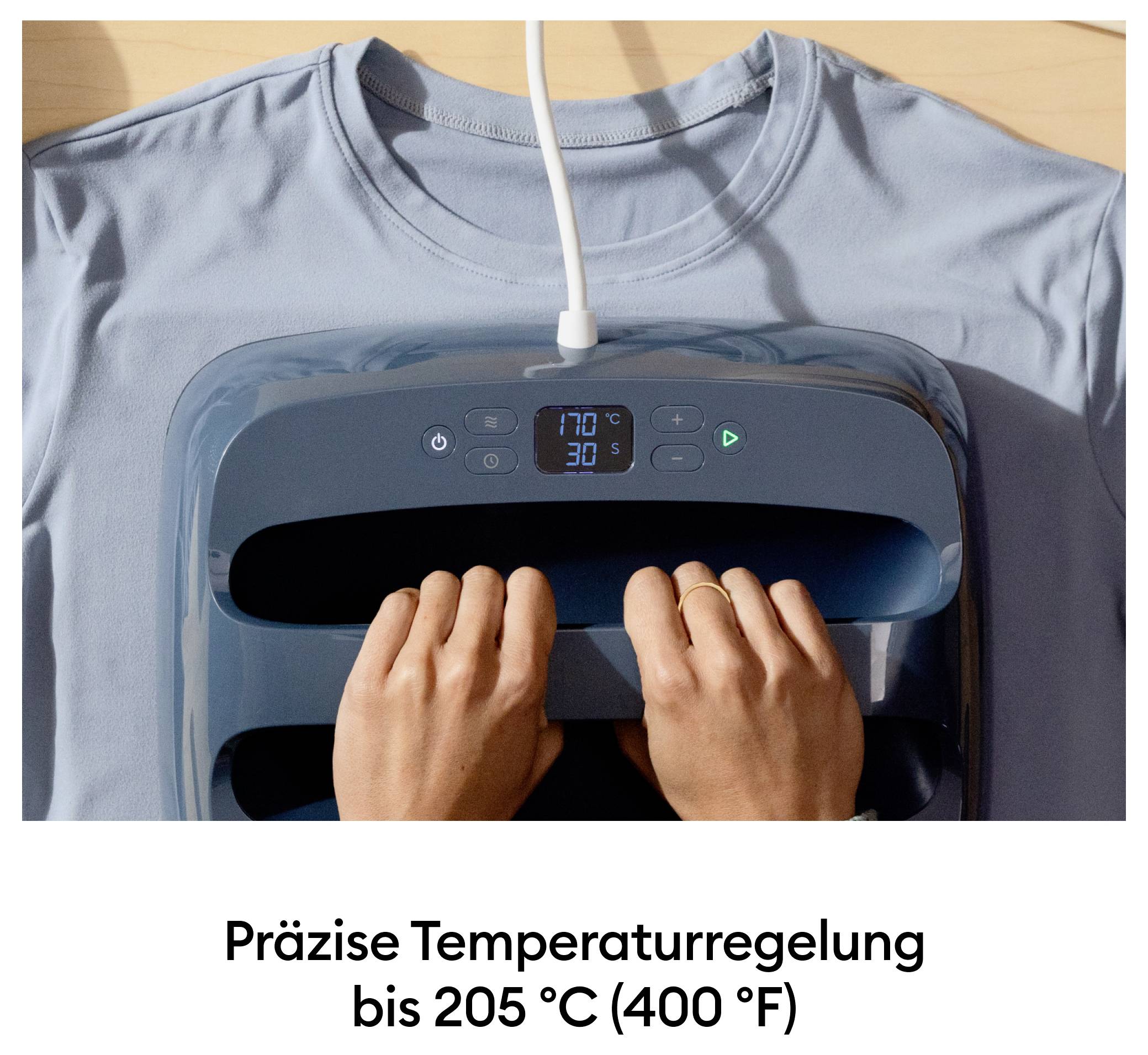 Zariadenie na presnú reguláciu teploty do 205 °C leží na modrom tričku. Dve ruky sú umiestnené na zariadení.