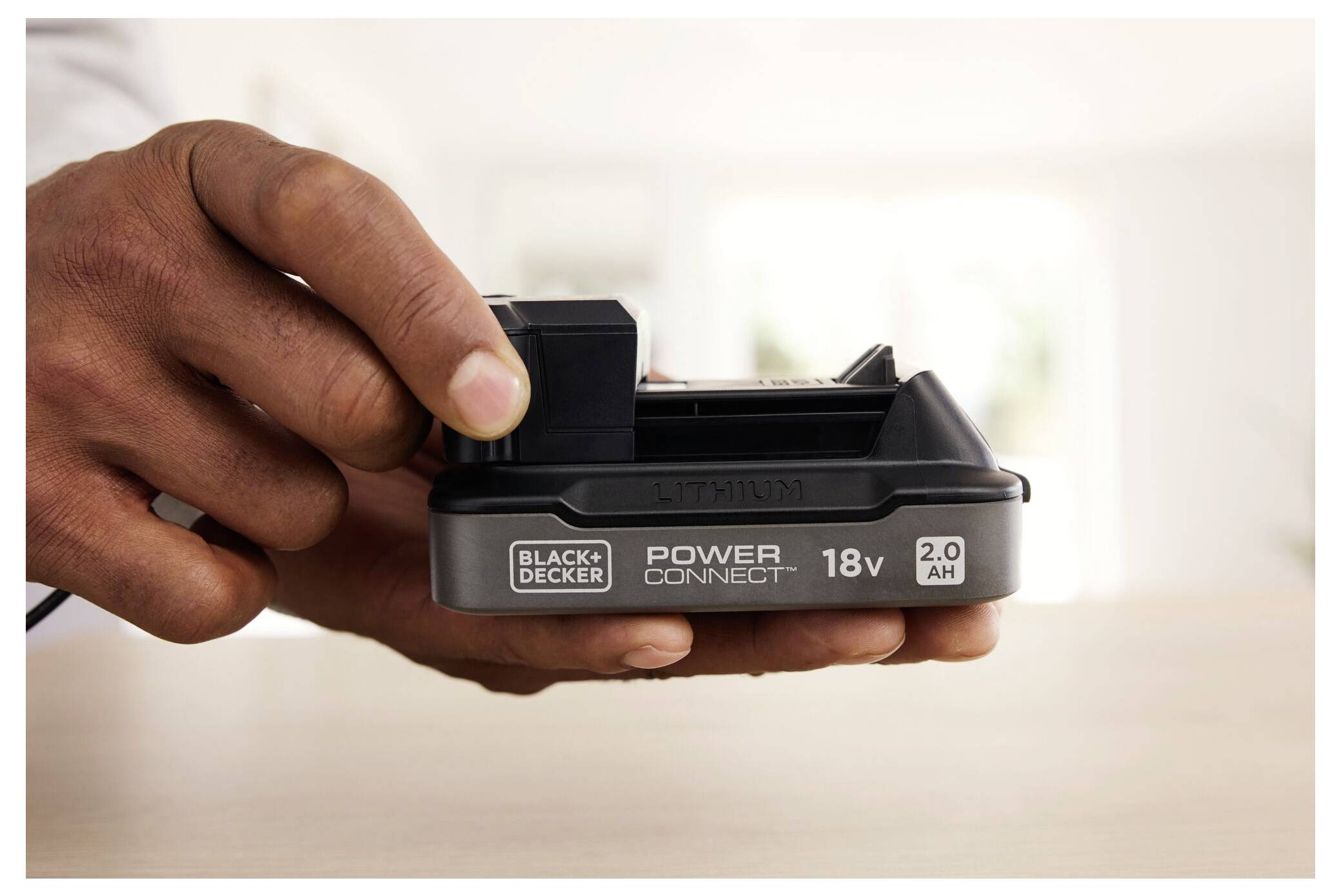Black & Decker akumulátor do náradia a nabíjačka, 2 Ah Li-Ion akumulátor, BDL2018S1B-QW-1