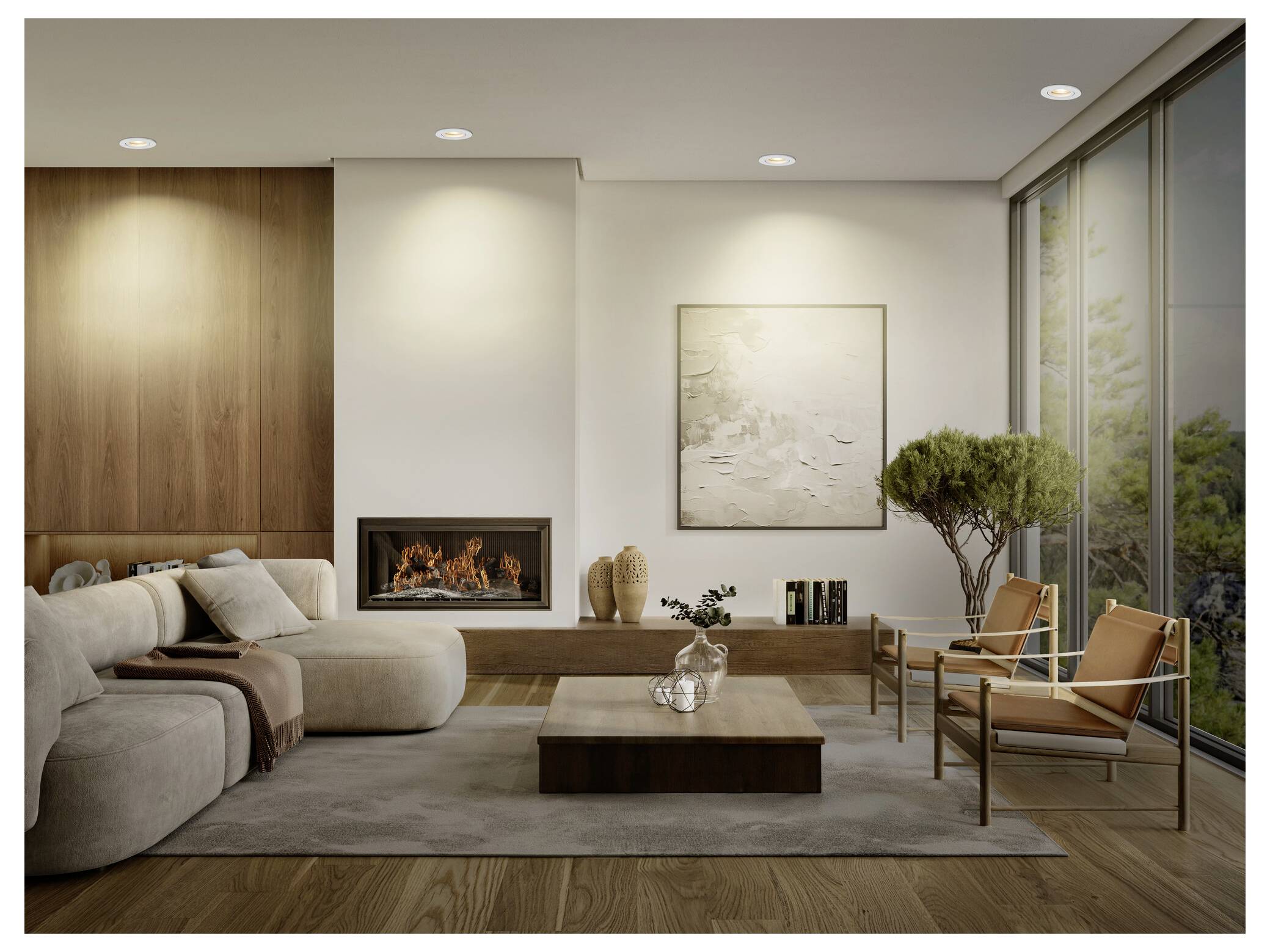 Moderná obývacia izba s veľkou béžovou pohovkou, dvoma svetlohnedými креслami, dreveným stolíkom, krbom a veľkým oknom s výhľadom na zeleň.