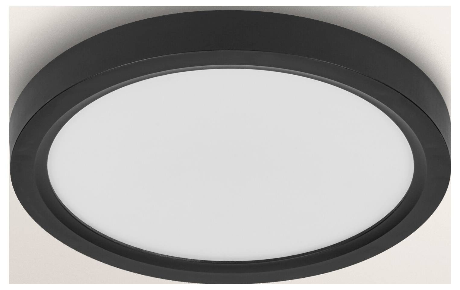 Okrúhle stropné svetlo s čiernym rámom a bielym difúzorom, ktoré poskytuje rovnomerné a mäkké osvetlenie.