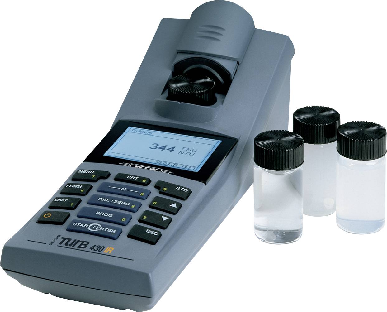 Sivý turbidimeter s digitálnym displejom zobrazujúcim hodnotu 344 NTU, spolu s tromi malými vzorkovacími fľašičkami, používaný na testovanie kvality vody.