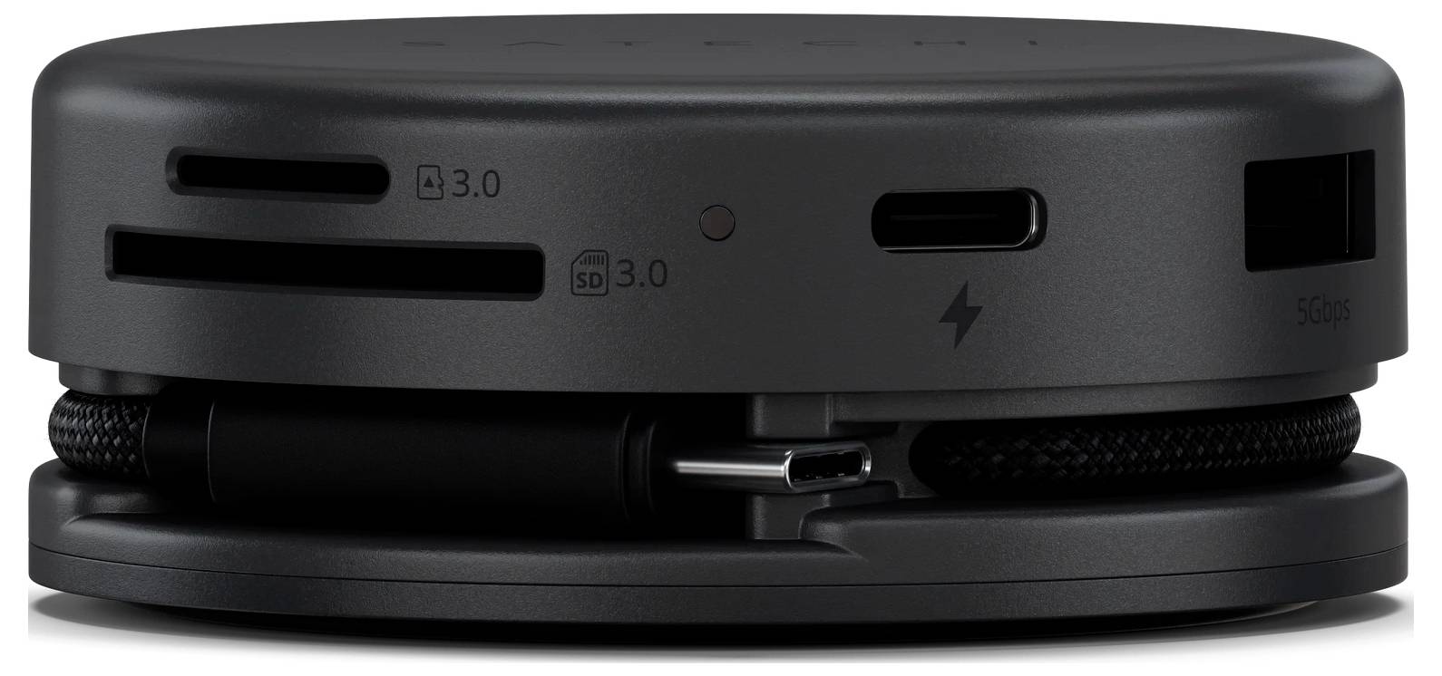 Elegantné, čierne, okrúhle zariadenie s viacerými portami vrátane USB-C, USB 3.0 a slotu na SD kartu, navrhnuté na pripojenie a nabíjanie.