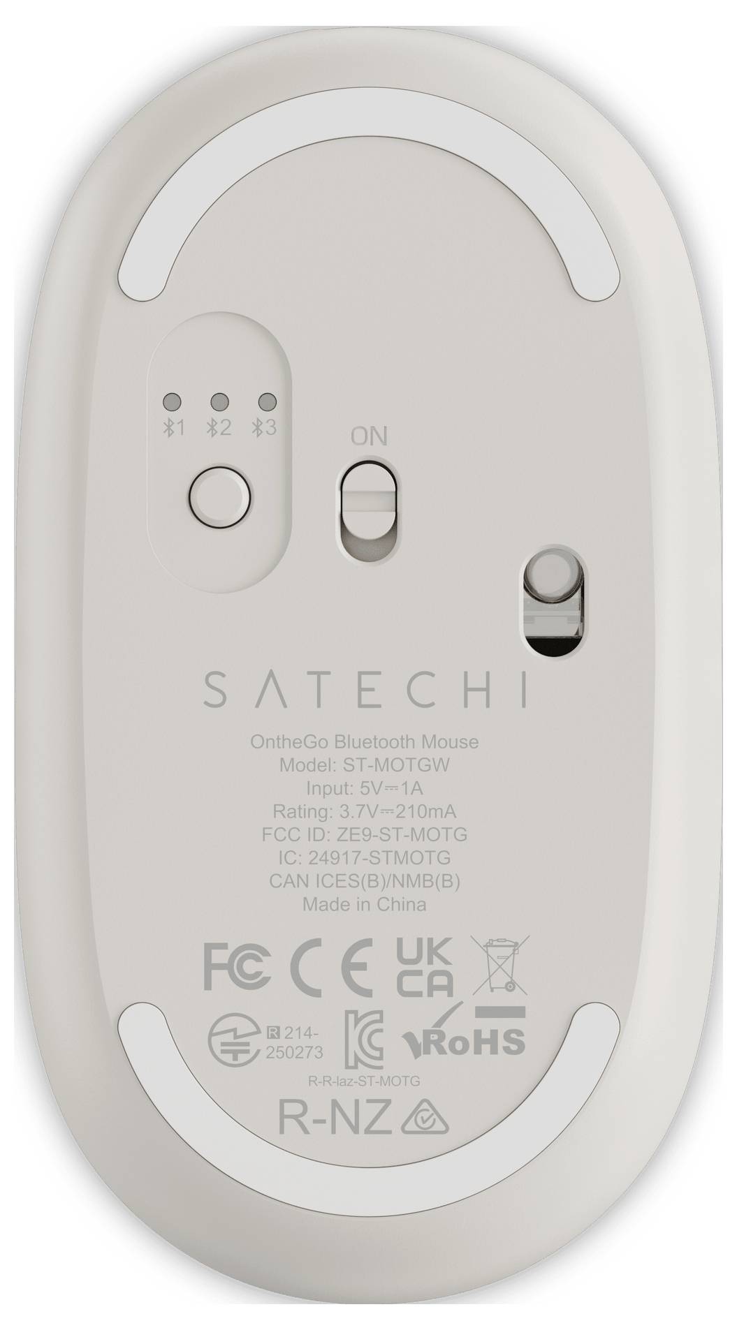 Obrázok zobrazuje spodnú stranu myši Satechi On-the-Go Bluetooth, ktorá ukazuje informácie o modeli, regulačné loga a vypínač napájania.