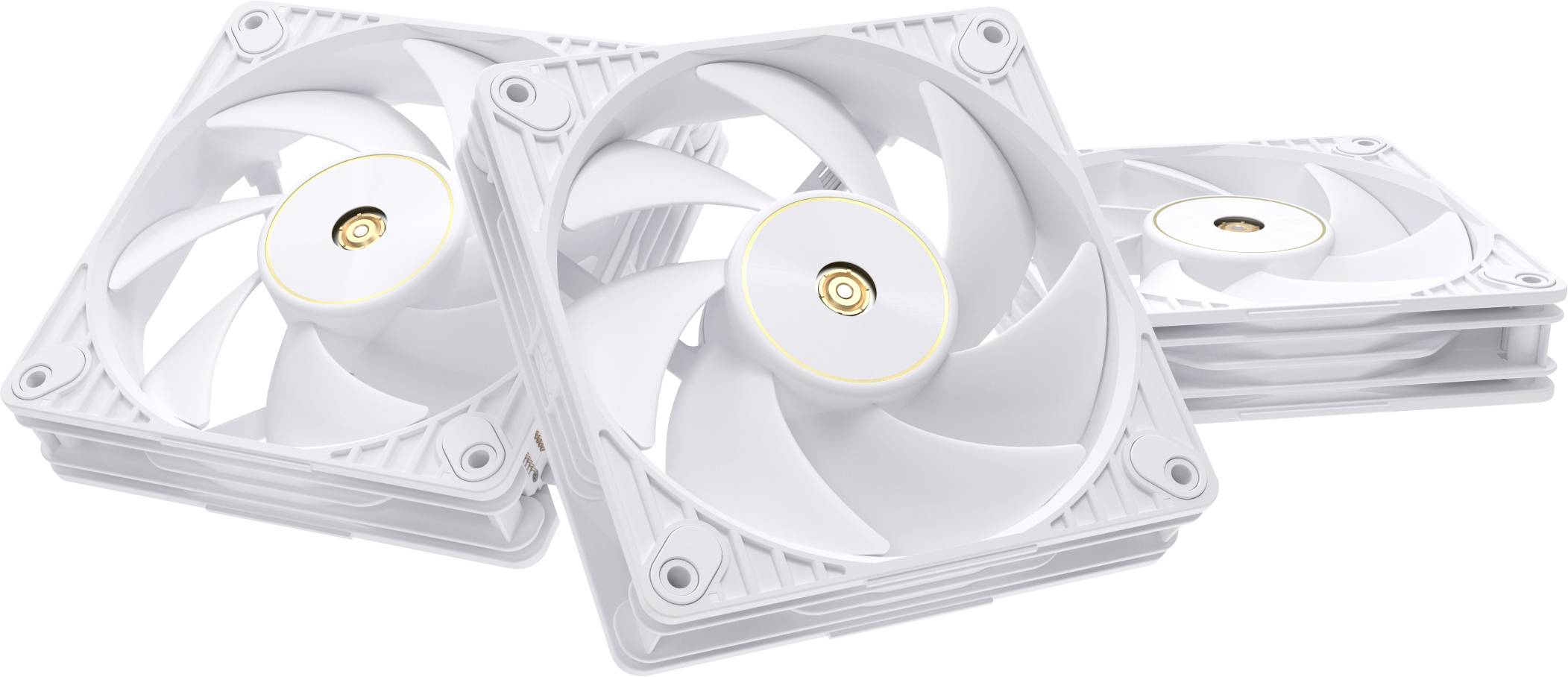 Biele počítačové chladiace ventilátory usporiadané v rôznych uhloch, ktoré vykazujú ich elegantný dizajn a množstvo lopatiek, umiestnené na bielom pozadí.