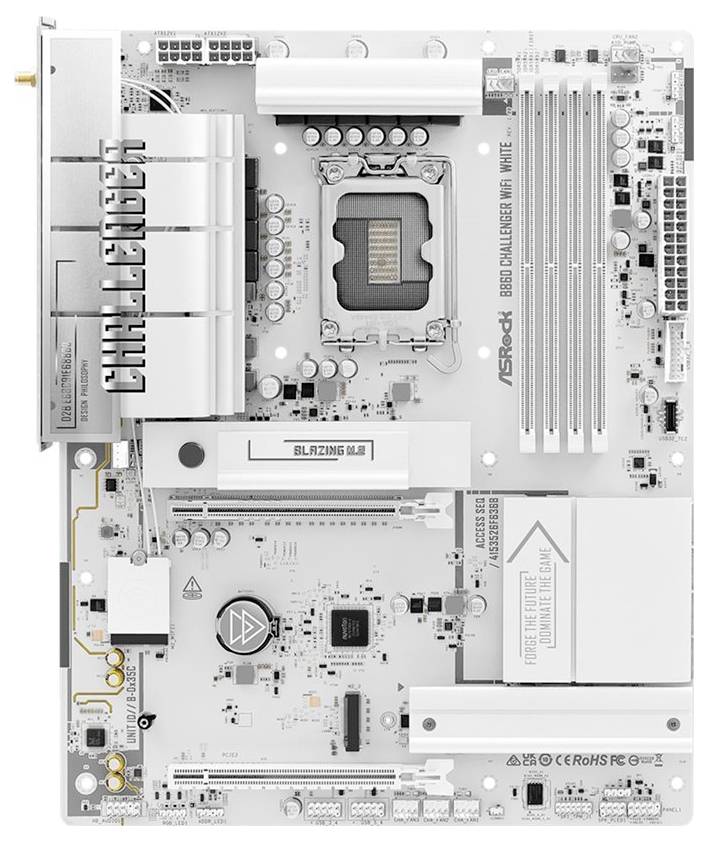 Biela doska ASRock s CPU sokétom, slotmi na pamäť RAM, rozširujúcimi slotmi a chladičmi; na doske sú uvedené označenia „CHALLENGER" a „B650I CHALLENGER WIFI".