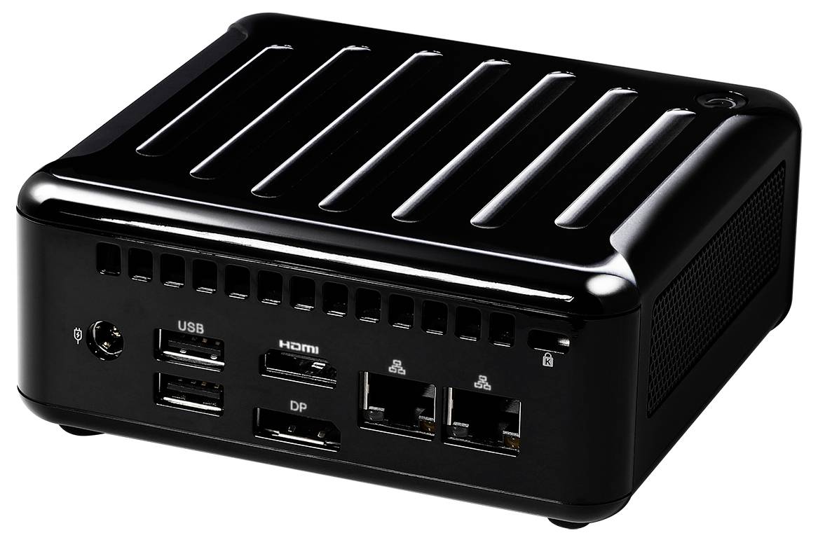 Čierny mini stolný počítač s vetraným vrchom, predným USB, HDMI, DisplayPort a портami Ethernet na bielom pozadí