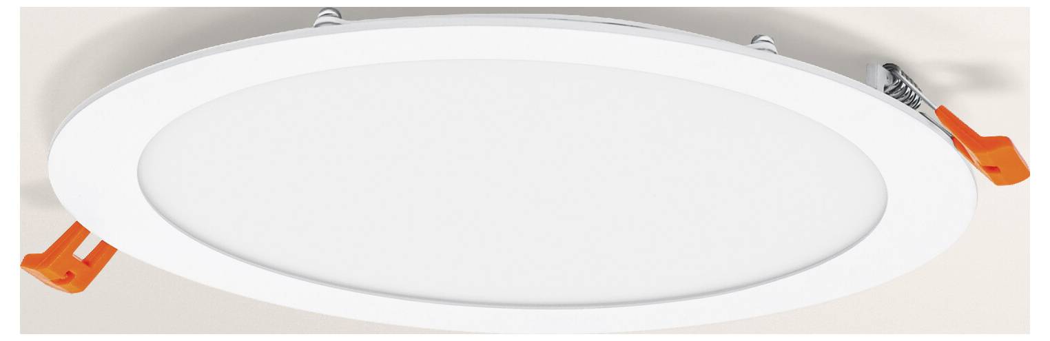 Okrúhle LED svetlo na strop s oranžovými svorkami na bezpečné upevnenie, pohľad zdola na svetlom pozadí.