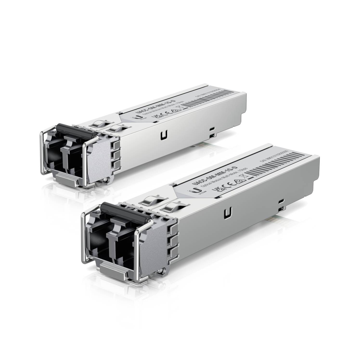 Dva strieborné moduly SFP (Small Form-Factor Pluggable) na sieťové pripojenie s viditeľnými konektormi, používané v dátových komunikačných zariadeniach.