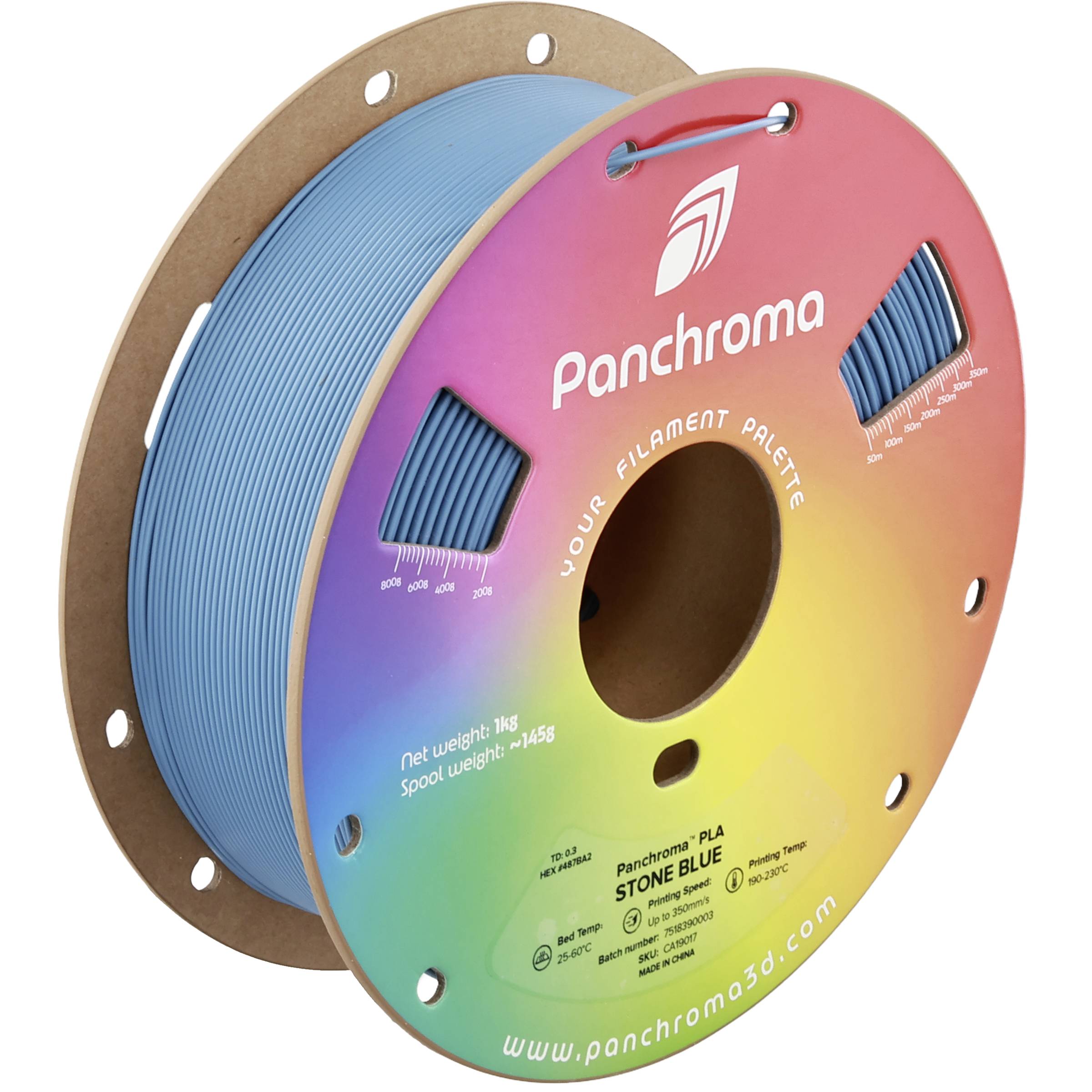 Cievka filamentu Panchroma pre 3D tlačiarne, modrý filament na kartónovej cievke s dúhovou nálepkou zobrazujúcou podrobnosti produktu.