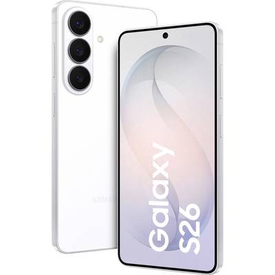 Nový smartfón je zobrazený spredu a zozadu. Displej zobrazuje "Galaxy S26". Telefón má biele puzdro a tri zadné kamery.