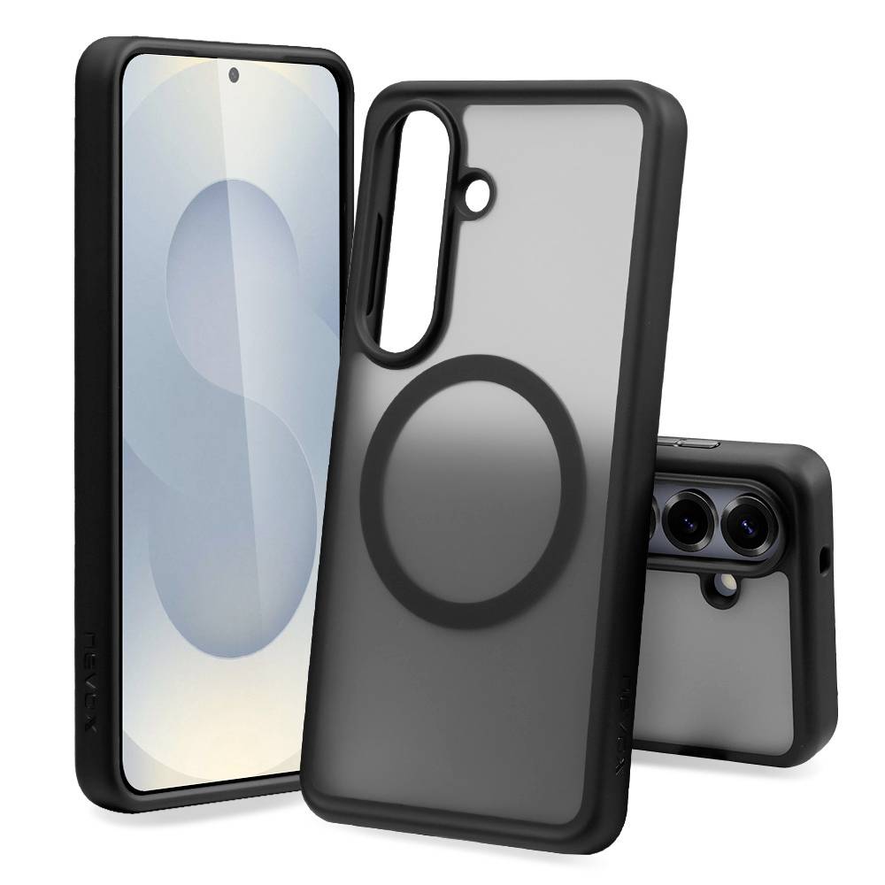 Tri čierne puzdra na smartfón zobrazené spredu, zozadu a z uhla, s veľkým kruhovým MagSafe krúžkom a dvoma otvormi na fotoaparát.