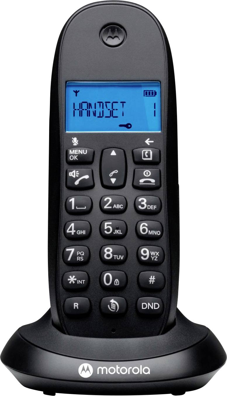 Čierny bezdrôtový telefón Motorola na nabíjacej stanici s modrým podsvietením displeja zobrazujúcim „HANDSET" a tlačidlami klávesnice.
