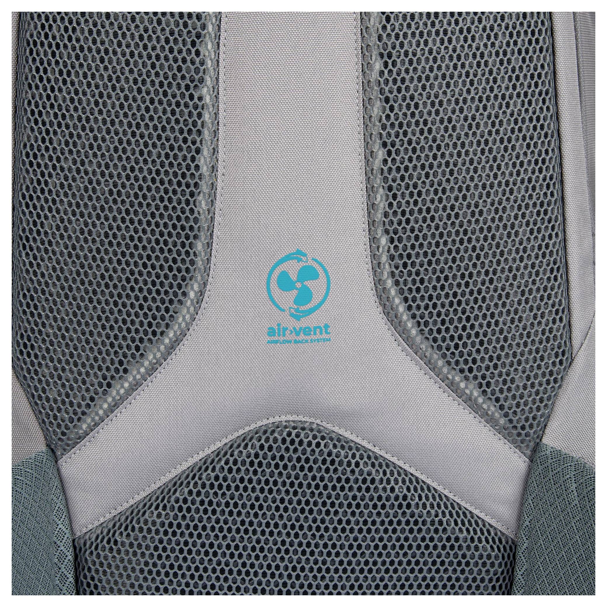 Zblízka pohľad na zadný panel batohu s mriežkovinou a tyrkysovým logom „air-vent", ktorý naznačuje vzduchotesnosť a pohodlí v dizajne.