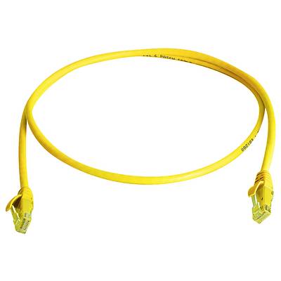 Žltý sieťový kábel Ethernet s dvoma konektormi RJ45 na bielom pozadí.