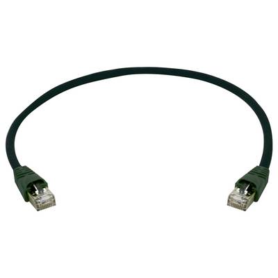 Zelený ethernetový kábel s konektormi RJ45 na oboch koncoch, zobrazený zakrivený na bielom pozadí.