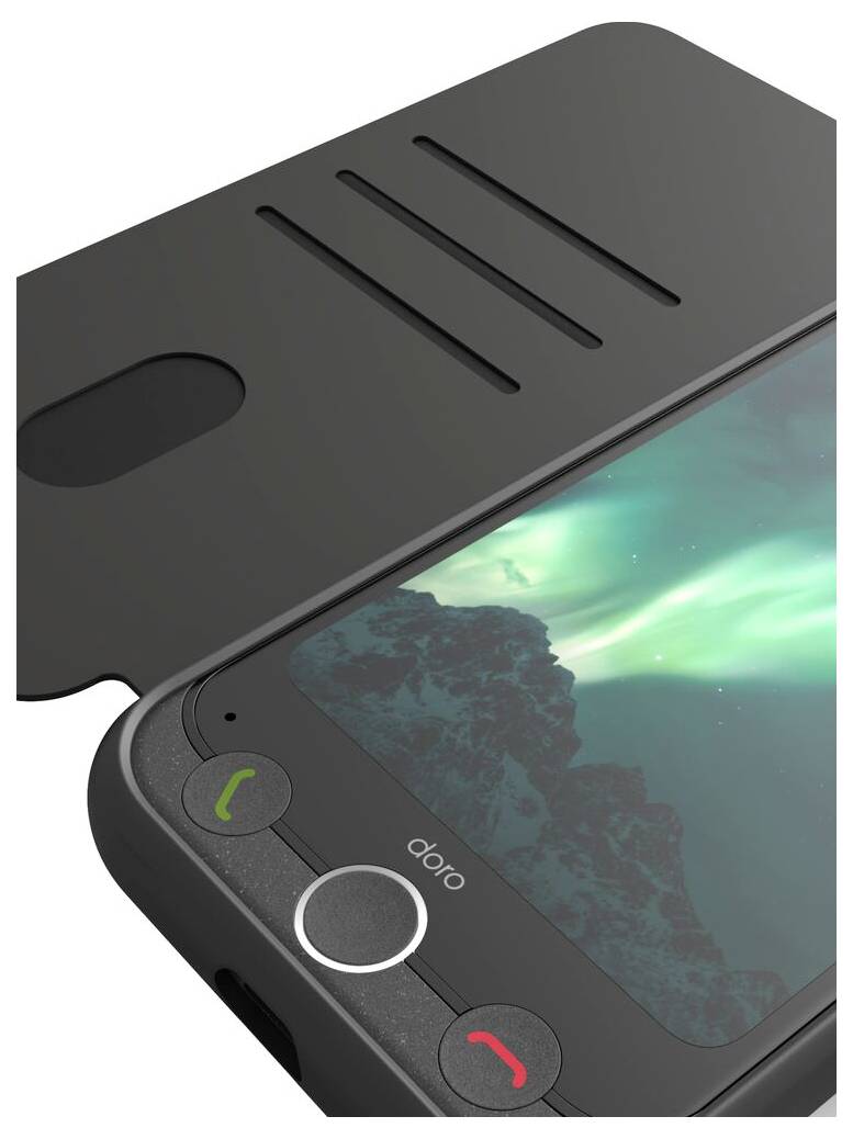 Smartphone v čiernom puzdre čiastočne otvorený, zobrazujúci obrazovku s prírodným pozadím a tlačidlami na volanie v spodnej časti.