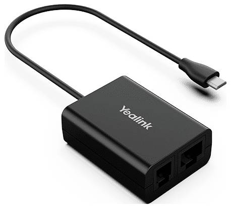 "Yealink" značkový čierny adaptér Ethernet s USB-C konektorom na krátkom kábli s dvoma portami Ethernet.