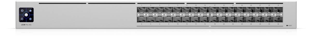 Strieborné elektronické zariadenie s viacerými identickými portmi na prednom paneli a malou displejom na ľavej strane.