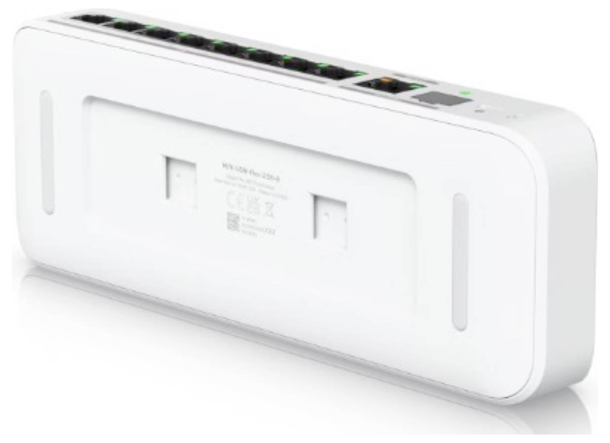 Biely sieťový prepínač s viacerými portami Ethernet a indikačnými svetlami, videný zozadu. Navrhnutý na nástenú montáž s viditeľnými montážnymi otvormi.