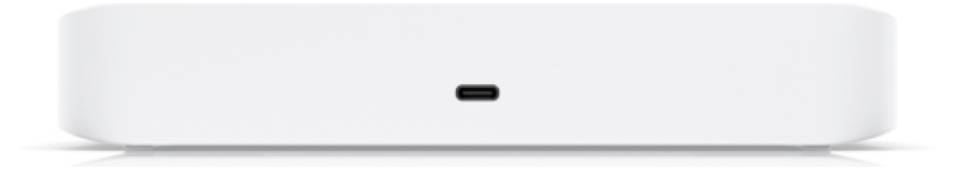 Biely, obdĺžnikový elektronický prístroj s jedným čiernym portom na prednej strane, pravdepodobne mini-počítač alebo rozbočovač s minimalistickým dizajnom.