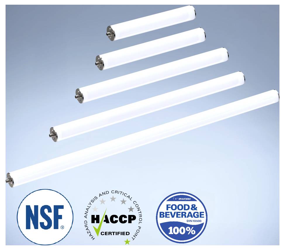 Päť fluorescenčných trubicových svetiel rôznych dĺžok usporiadaných horizontálne. Logá uvedené nižšie označujú "NSF", "HACCP Certified" a "Food & Beverage 100%".