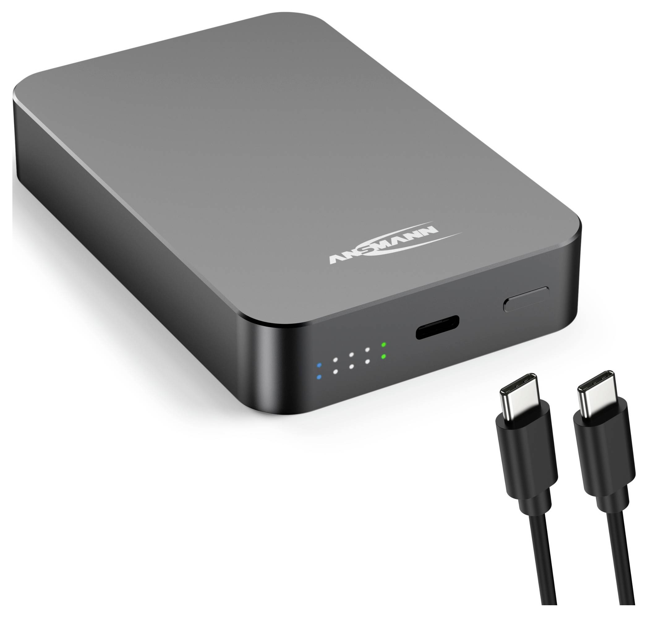 Prenosná externá batéria s vstavaným USB-C a USB-A portmi, LED indikátormi nabíjania a dvoma USB-C kábľami zobrazenými vedľa nej.
