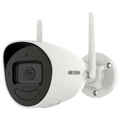 Biela vonkajšia bezpečnostná kamera Hikvision s dvomi anténami namontovanou na nástenný držiak.