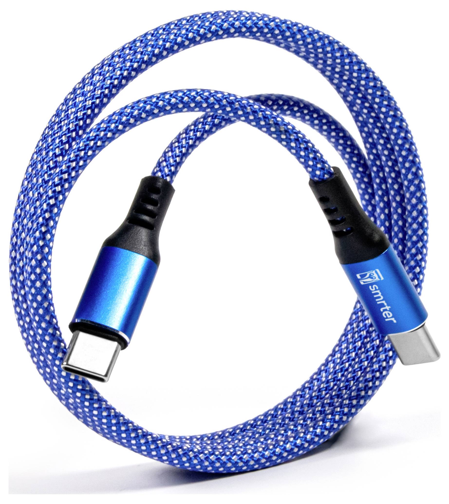 Pletený kábel USB-C na nabíjanie stočený na bielom pozadí s konektormi na oboch koncoch.