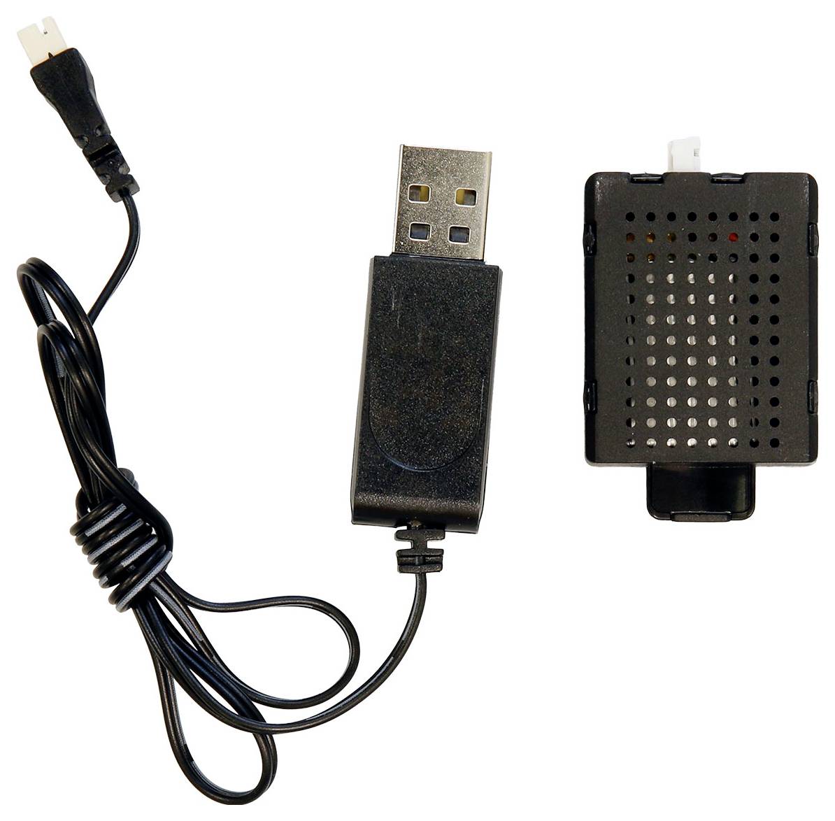 Čierny USB kábel a adaptér s perforovaným obdĺžnikovým zariadením zobrazeným na bielom pozadí.