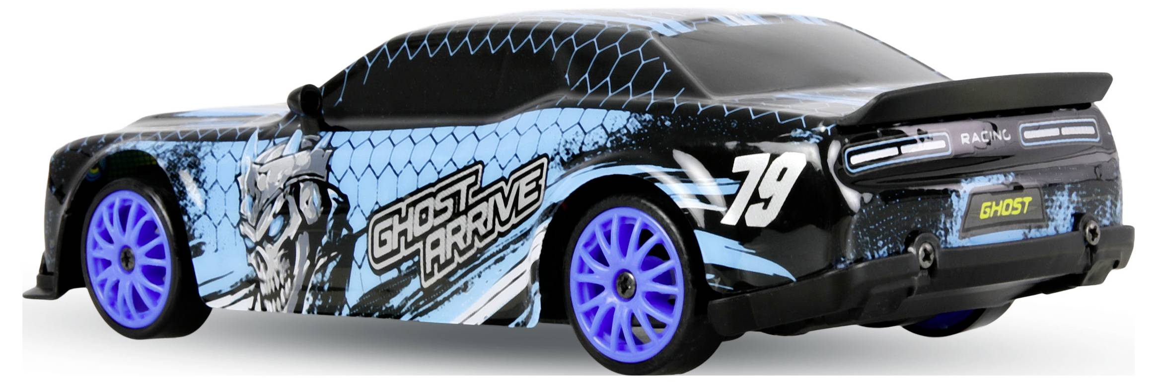 Čierne preteňové auto so modrými kolesami, pokryté grafikou "GHOST DRIVE" a číslom 79, znázornené z bočného pohľadu.
