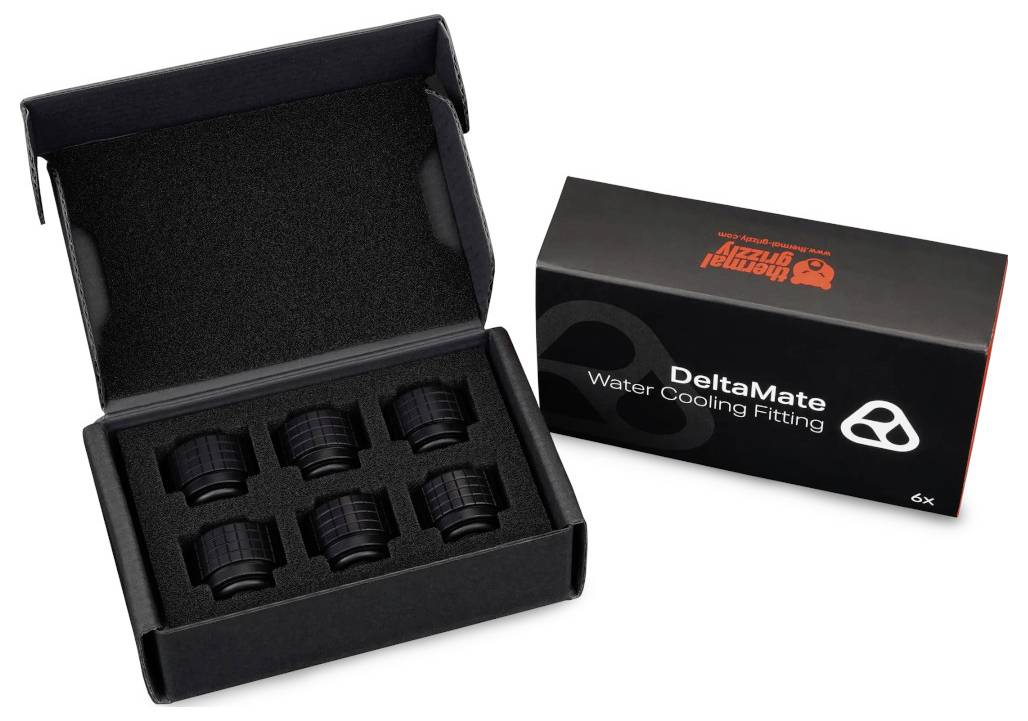Otvorená krabica so šiestimi čiernymi chladiacimi fitingami a vedľa nej označená krabica produktu "DeltaMate Water Cooling Fitting" na bielom pozadí.