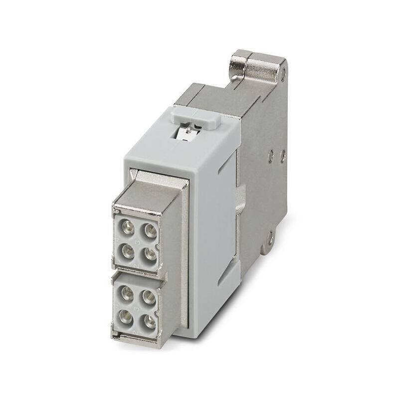 Zblízka kovový modul elektrického konektora s dvoma nasládenými 4-pinkovými portami na bielom pozadí.