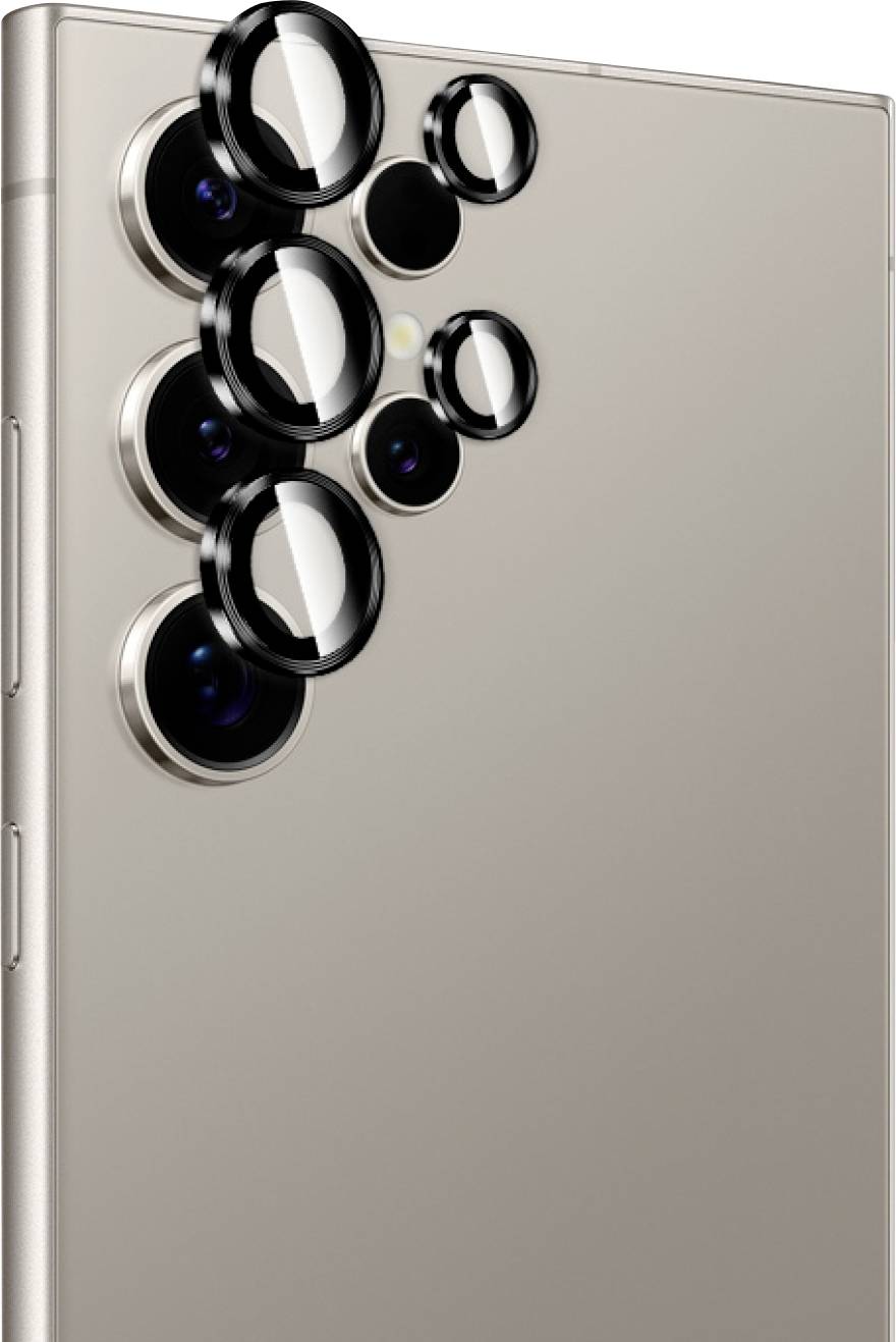 Zadná strana béžového smartphonu s viacerými objektívmi fotoaparátu zoskupené v ľavom hornom rohu a kovový rám.