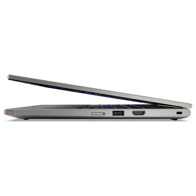 Pohľad zo strany na štíhly notebook čiastočne otvorený, zobrazujúci zatvorenú kryt, klávesnicu, porty USB a HDMI a malú stavovú kontrolku na prednom okraji.