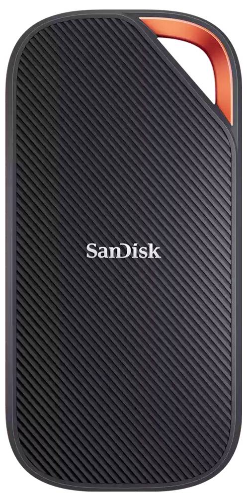 SanDisk prenosná vonkajšia SSD s čiernym textúrovaným predným panelom a oranžovou akcentnou slučkou na vrchu