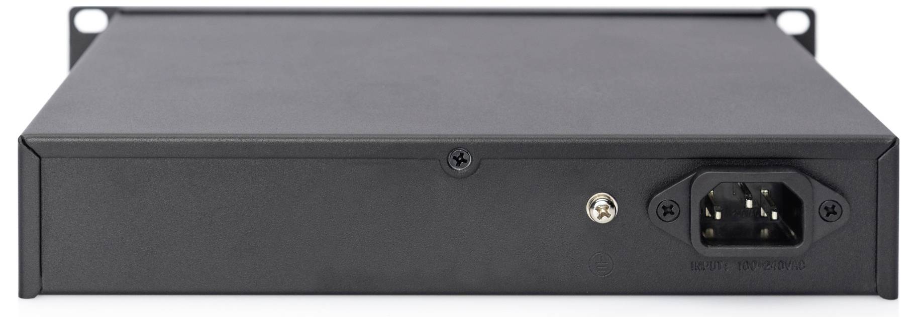 Pohľad zepředu na čiernu kovová elektronickej zariadenie alebo server jednotka, zobrazujúce vstup napájania, upevňovacie uhly a hladký predný panel.