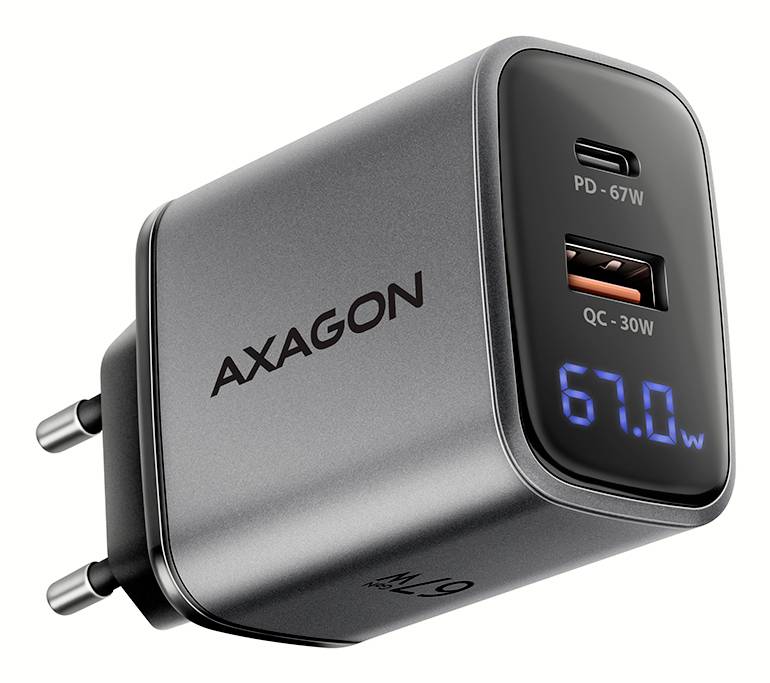 Nástenná nabíjačka AXAGON s portom USB-C PD 67W, portom USB-A QC 30W a modrým digitálnym displejom výkonu.