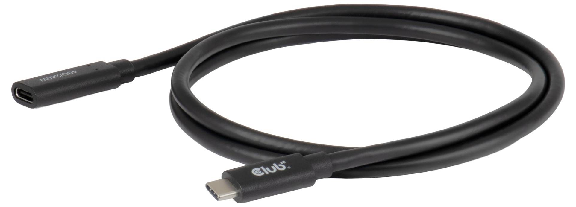 Čierny kábel USB-C zvinutý na bielom pozadí s viditeľným konektorom USB-C na každom konci.
