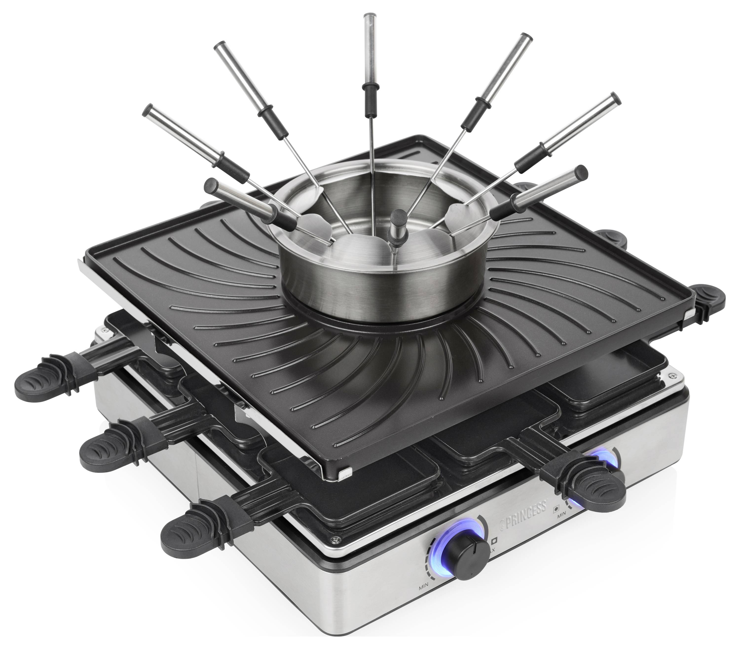Elektrický stolný gril na raclette s viacerými špajľami a centrálnym fondue hrncom na čiernej grilovací doske, zobrazený z perspektívy produktu.