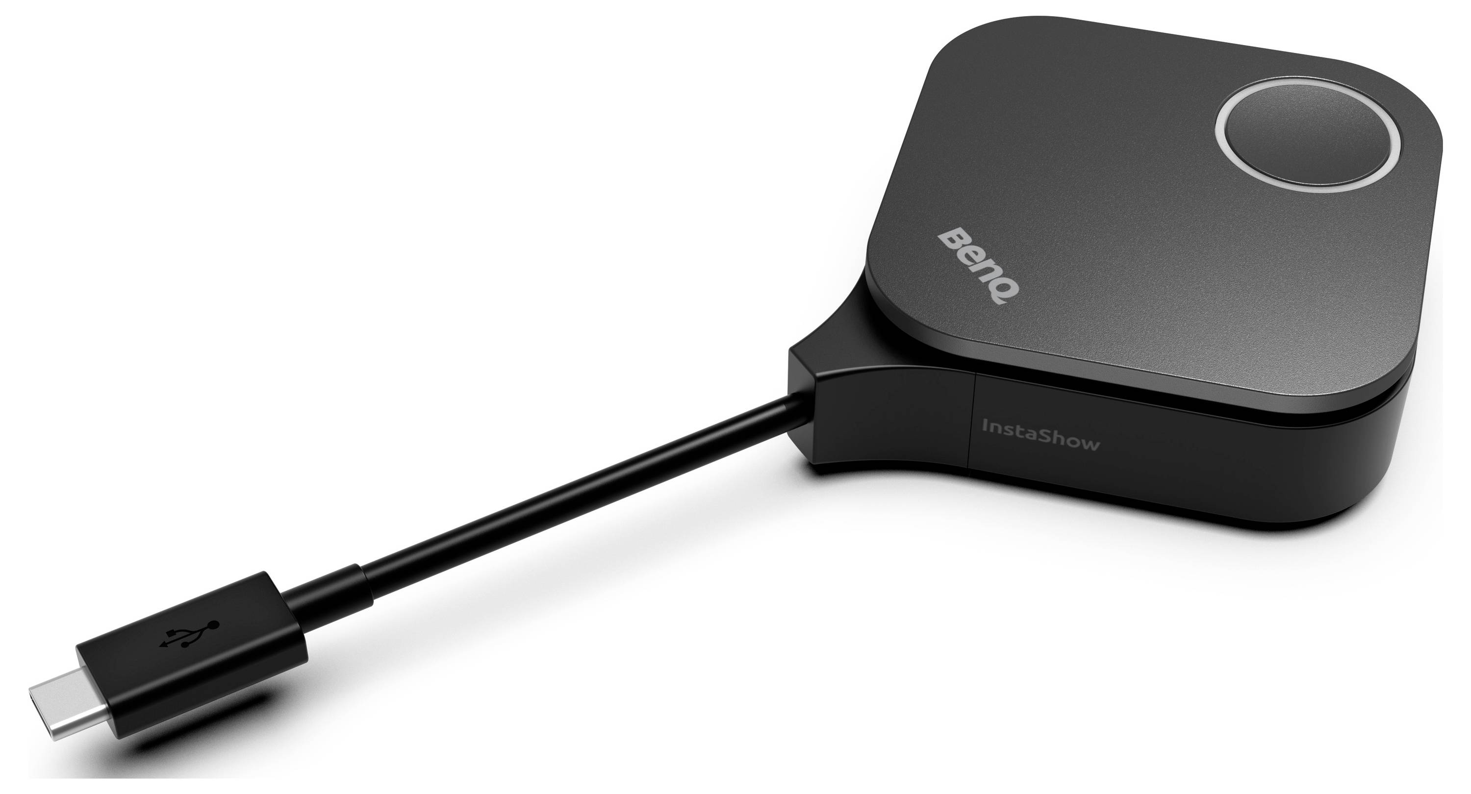 Čierny bezdrôtový prezentačný prístroj BenQ InstaShow s kábľom USB-C a okrúhlym tlačidlom na vrchu, zobrazený na bielom pozadí.