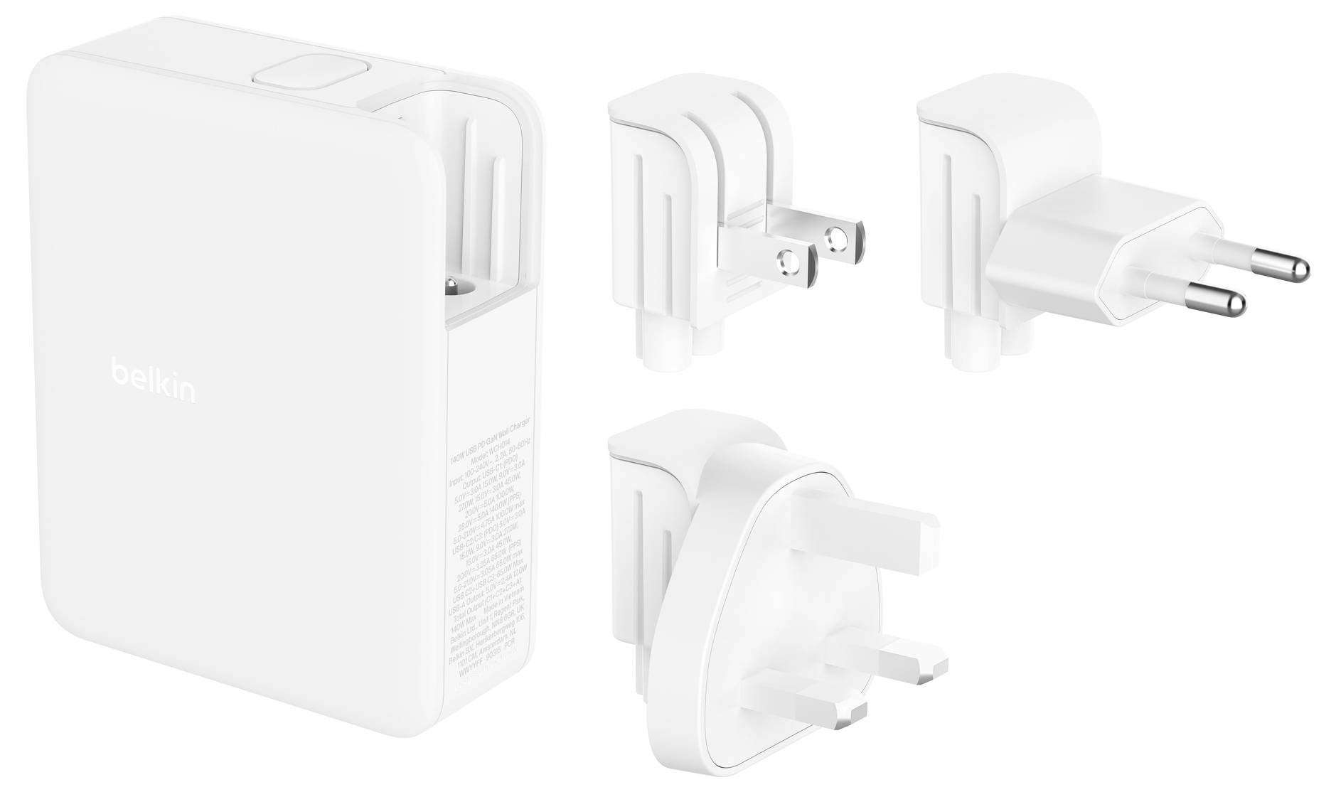 Biely adaptér Belkin so zameniteľnými medzitnarodných zástrčkami zobrazený v troch konfiguráciách