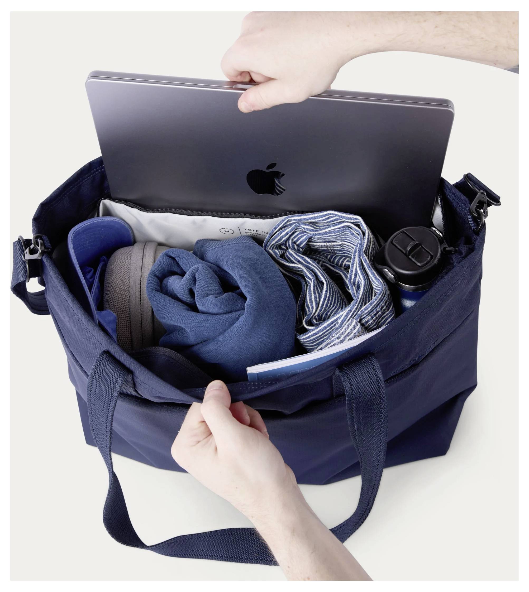 Moment Moment Everything Travel Tote 19L Navy #####Reisetasche priehradka na notebook, vodotesné-3