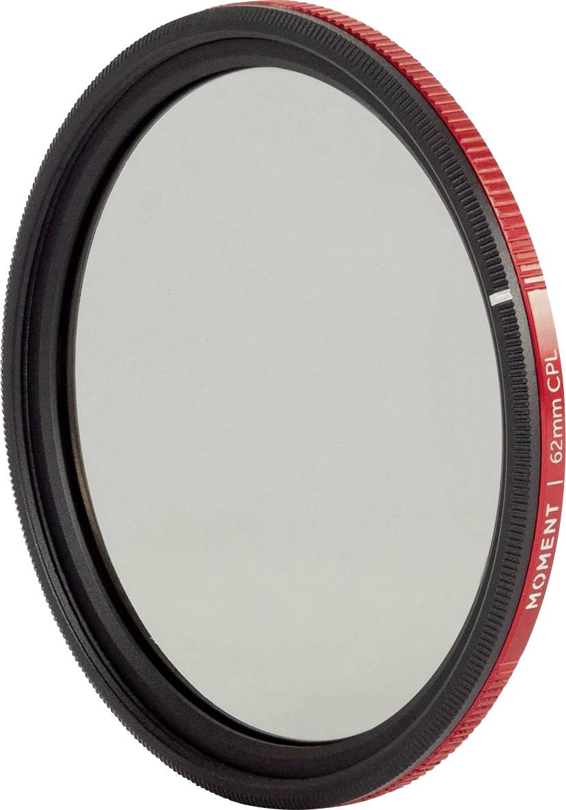 Okrúhly kamerový filter na objektív s čiernym okrajom a červenou stranou označený 'Moment | 62mm CPL'.